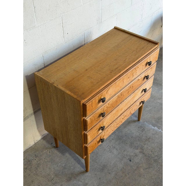 1960s Vintage Small Oak Dresser With 4 Drawers Sunburst Knobs and Tapered Legs Denmark 1960s For Sale - Image 5 of 12