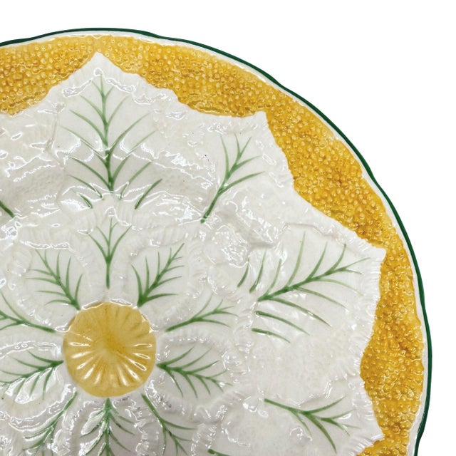 Wedgwood Pair of Wedgwood Majolica Cauliflower Pattern Plates, English, Ca. 192 For Sale - Image 4 of 9