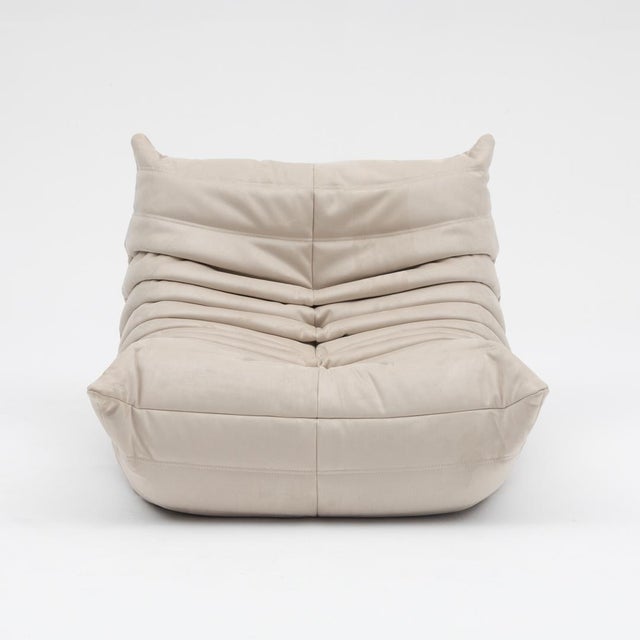 Togo Lounge Chair in Cream Tissue by Michel Ducaroy for Ligne Roset For Sale - Image 15 of 15