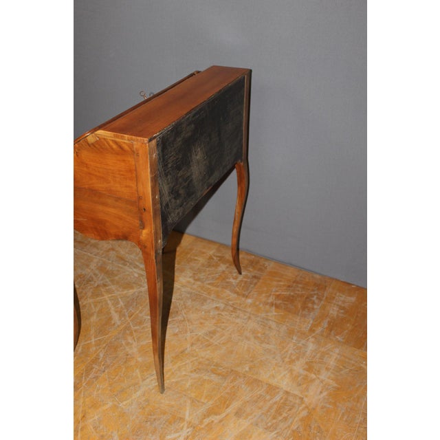 Louis XV Dos d'Âne Secretaire in Walnut, 18th Century For Sale - Image 8 of 14