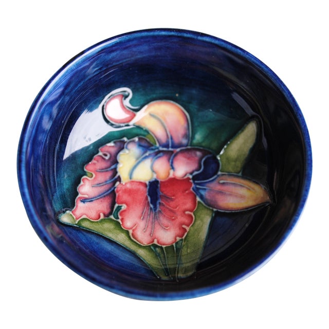 Vintage Moorcroft Cobalt Blue Iris Trinket Dish Bowl - Small For Sale