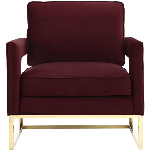 Inspired by our love for luxe, modern design the Avery chair radiates sophistication and grandeur. With a glossy gold...