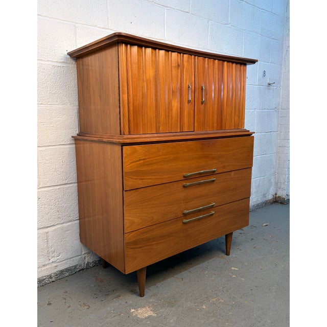 Mid-Century Modern Mid 20th Century Modern Gentleman's Chest Highboy by Young Mfg., Attributed For Sale - Image 3 of 14