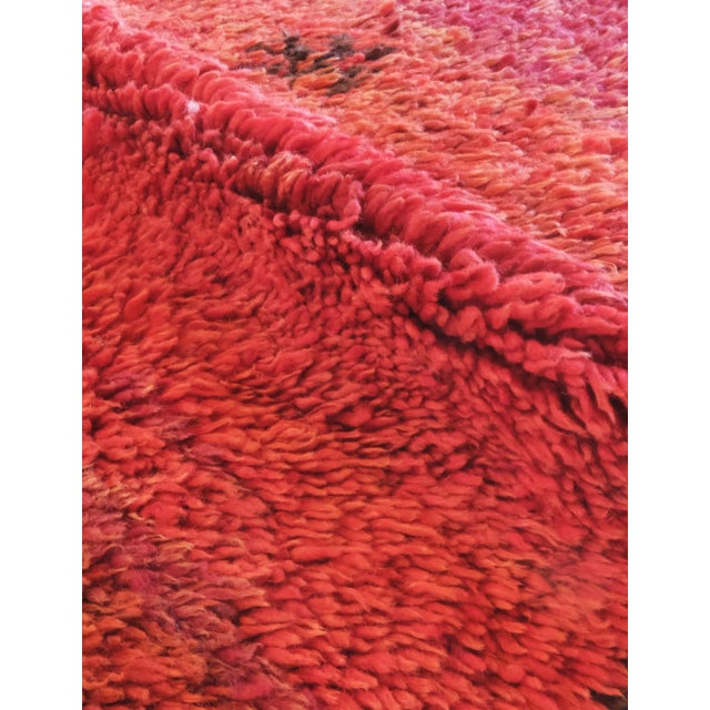 1980s 1980s Solid Red Moroccan Wool Rug - 8.6 X 5.1 Ft For Sale - Image 5 of 8
