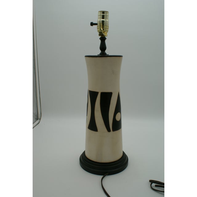 Contemporary Late 20th Century Black & Ivory Geometric Chulucanas Pottery Lamp – Handcrafted Peruvian Art- Tall Inca Style For Sale - Image 3 of 7