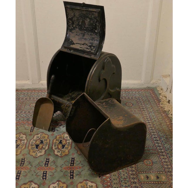 Metal Regency Toleware Gilt and Reverse Painted Purdonium, 1830s For Sale - Image 7 of 10