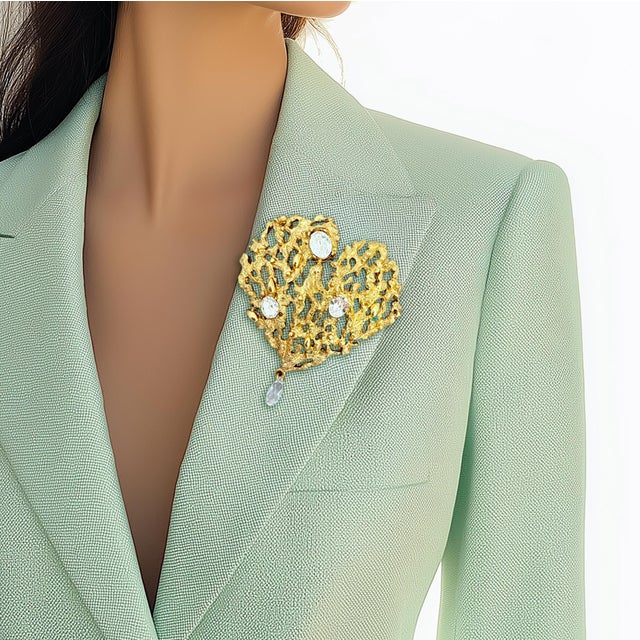 Oscar de la Renta Oscar De La Renta 22k Gold Coral Reef Inspired Heart Brooch, 3.5” X 3.5” For Sale - Image 4 of 5