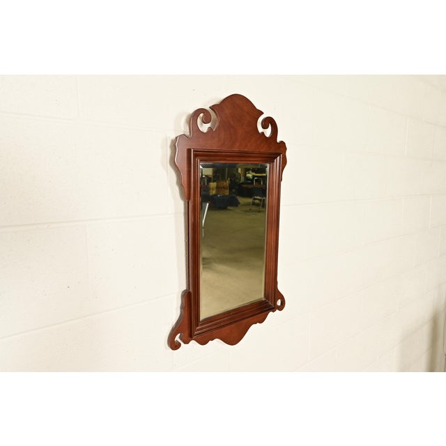 English 1980s Baker Furniture Style Chippendale Carved Mahogany Wall Mirror For Sale - Image 3 of 10