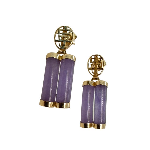 American 1970s Lavender Dyed Jade and 14k Yellow Gold Drop Earrings With Openwork Surmount, Pair For Sale - Image 3 of 3