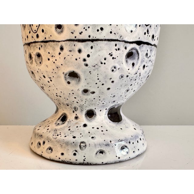 1970s Ceramic Jug Vase with Crater-Like Structure and Graphic Decor, Germany / GDR, 1970s For Sale - Image 5 of 12
