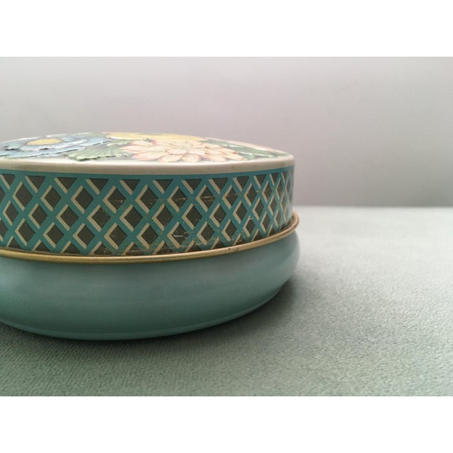 Mid 20th Century Blue Floral Round Tin For Sale - Image 4 of 9