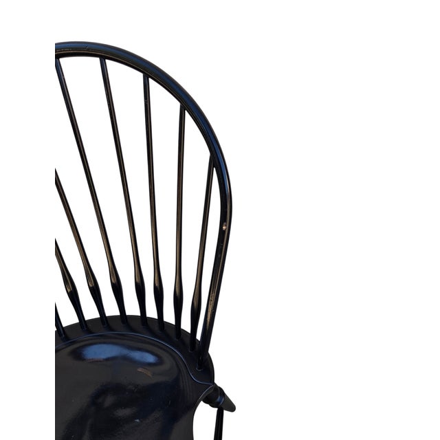 Nichols & Stone 1990s 2 Nichols & Stone Windsor Side Chairs Bow Back Saddle Seat Distressed Country For Sale - Image 4 of 16