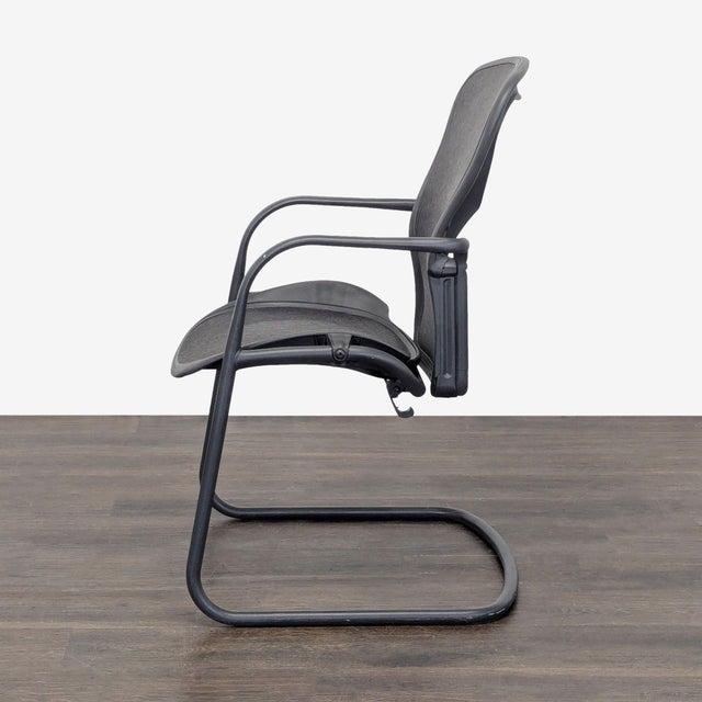 Modern Herman Miller Aeron Black Mesh Cantilever Guest Chair For Sale - Image 3 of 7