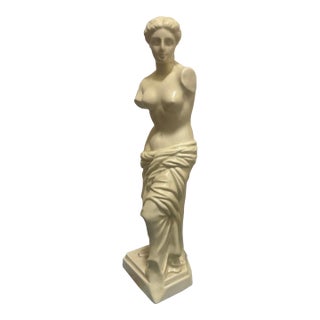 Classical Greek Mythology Venus De Milo Sculpture - Mid-Century Decor For Sale