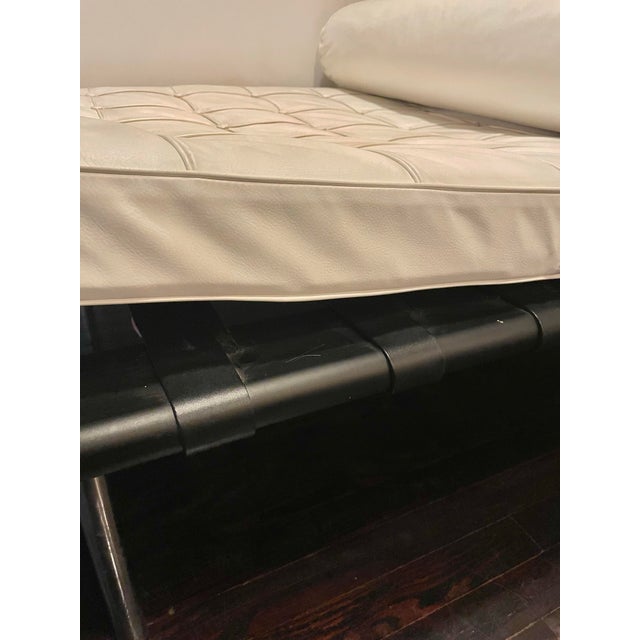 2000 - 2009 Mid Century Leather Day Bed For Sale - Image 5 of 6
