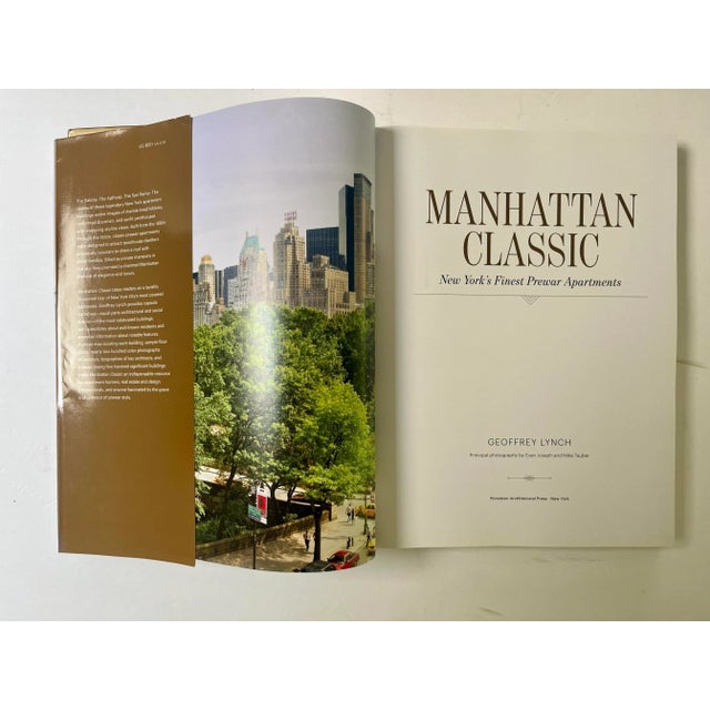 224 pp., nearly 200 color illus. Takes readers on a lavishly illustrated tour of New York City's most coveted addresses....