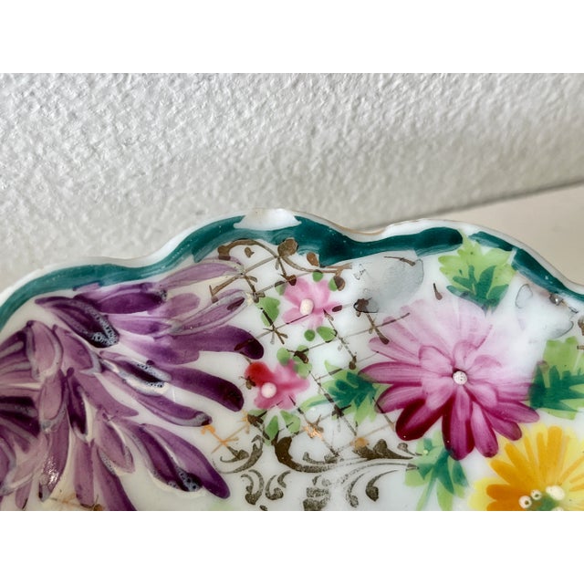 Early 20th Century European Hand-Painted Chrysanthemum Motif Porcelain Serving Bowl With 5 Dessert Bowls For Sale In Columbus - Image 6 of 7