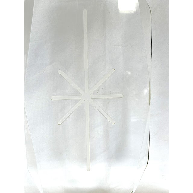 Vintage Lucite Gem Edge Faceted Table Lamp With Starburst Etching For Sale - Image 4 of 16