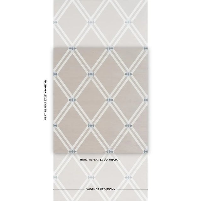 We enlarged one of our best-selling wallpapers to create Asolo Sisal, a handsome medium-scale trellis with argyle elements...