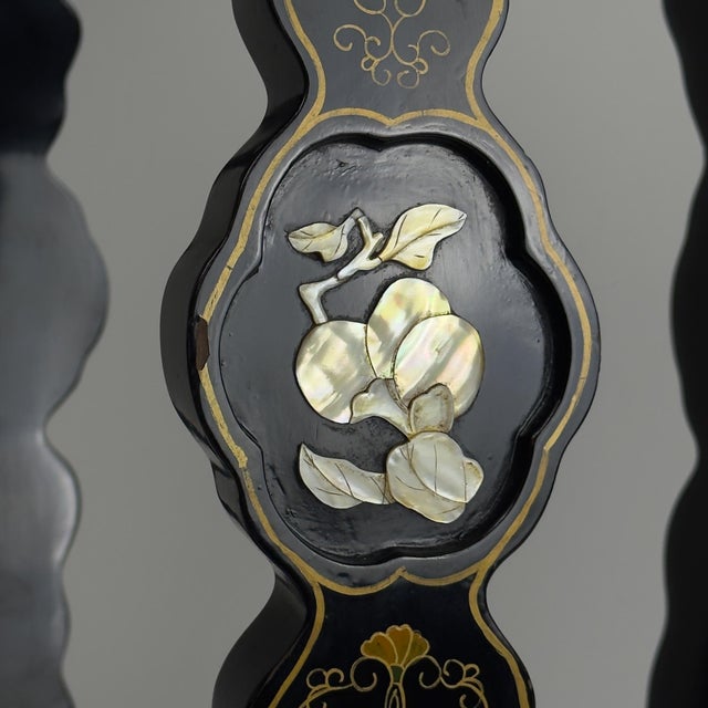 Vintage wooden coffee table made in Italy in the 1960s. Crafted from painted wood in the style of chinoiserie. Very good...