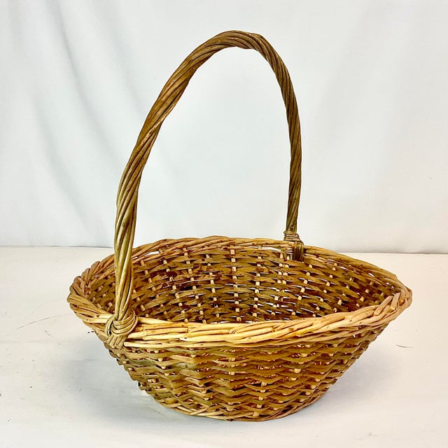 1970s 1970s Vintage Boho Chic Arts & Crafts Nantucket Round Wicker Gathering Basket For Sale - Image 5 of 8