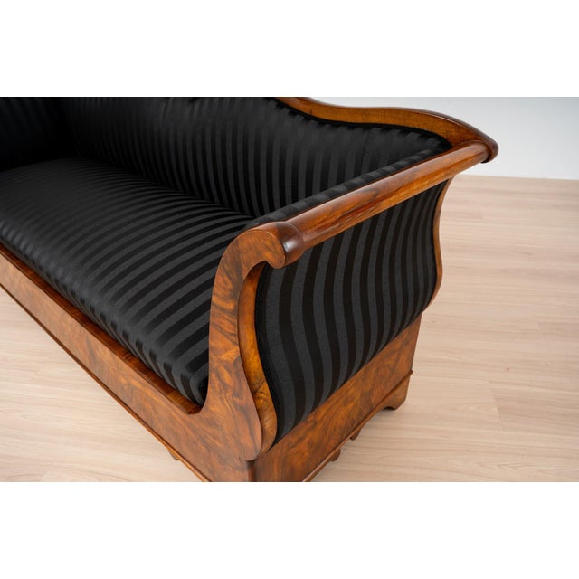 Antique Biedermeier Walnut Sofa, 1850 For Sale - Image 13 of 18