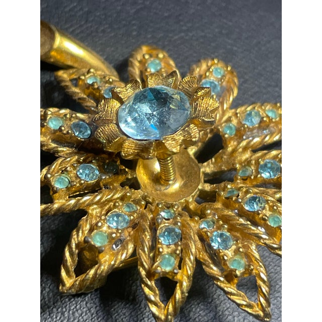 A very collectable trembler brooch by Hattie Carnegie, signed. In near mint condition.