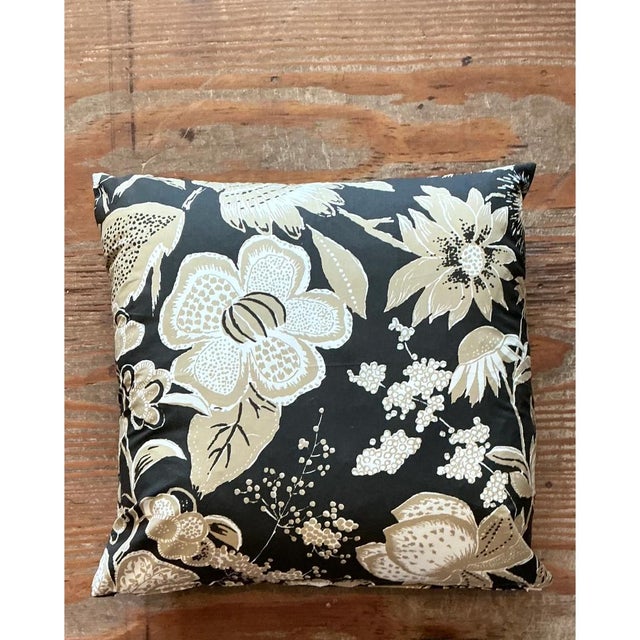 Mid-Century Modern Vintage Schumacher Printed Cotton Floral Cushion For Sale - Image 3 of 12