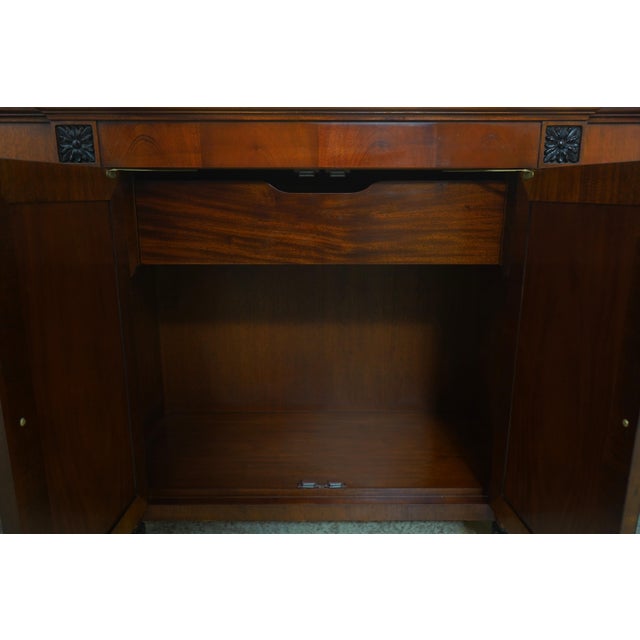 1990s Baker Neoclassical Mahogany Sideboard W. Ebonized Details For Sale In Philadelphia - Image 6 of 18