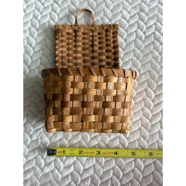 Vintage Beautiful Cherokee White Oak Wall Basket – Orig. Certification Tag by Renowned Alyne Driver For Sale - Image 13 of 15