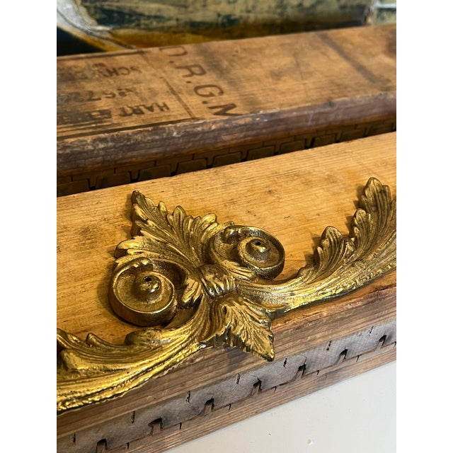 Antique Brass Pediment Center Mount Garlands Cabinet Frame Mount For Sale - Image 4 of 8