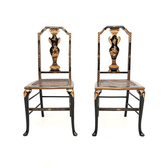 A beautiful pair of antique lacquered chinoiserie side chairs, made in England and dating from around the 1900-1920...