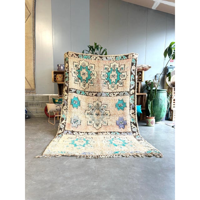 Vintage Boujad Rug: A Timeless Piece of Moroccan Heritage Elevate your home decor with the exquisite charm of a Vintage...