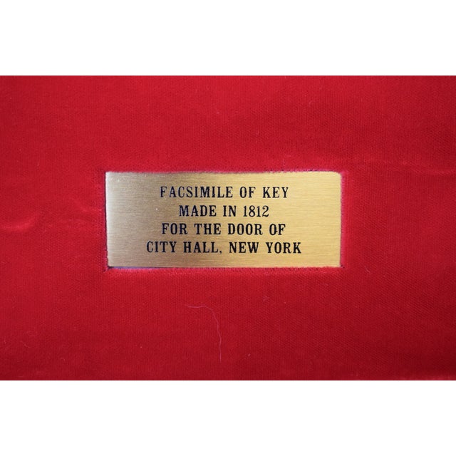 Late 20th Century Mayor John v Lindsay Brass Key to the City of New York W/ Presentation Box For Sale - Image 5 of 5