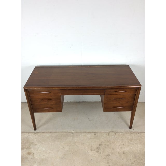 This mid century modern writing desk by Broyhill features hardwood construction, walnut veneer with original finish, six...