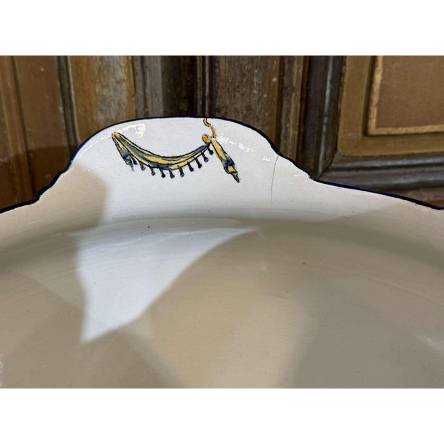 Earthenware Cachepot with Renaissance Decor from Gien, Late 19th Century For Sale - Image 10 of 18