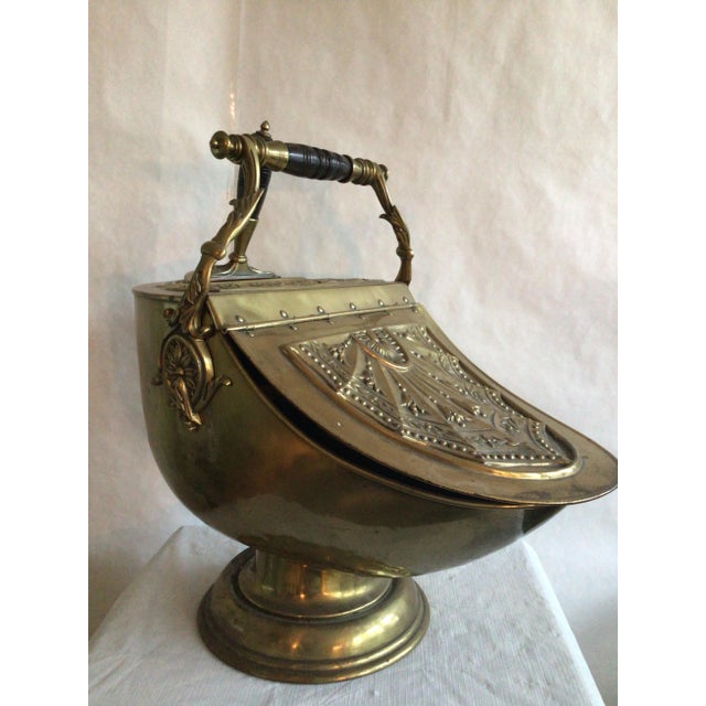 English 1900s English Brass Coal Scuttle With Shovel For Sale - Image 3 of 12
