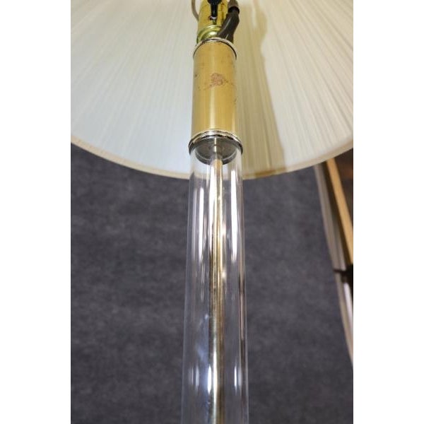 Mid-Century Modern Inverse Palm Tree Lucite and Brass Maison Jansen Style Table Lamp For Sale - Image 3 of 9