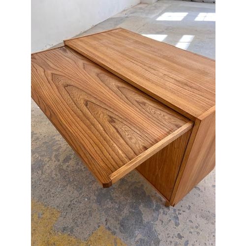 This compact chest of drawers from Hellerau is a well-designed piece of furniture that combines functionality and clean...