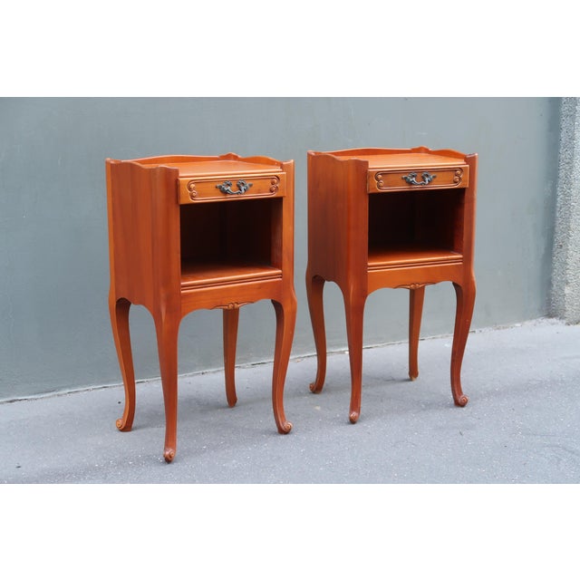 French Pair of French Louis XV Style Side Tables Nightstands For Sale - Image 3 of 14