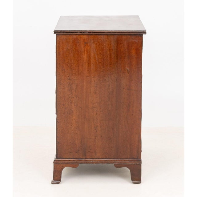 Wood American Federal Walnut Chest of Drawers, Circa 1800 For Sale - Image 7 of 8