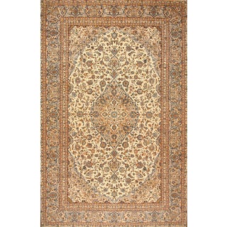 Middle Eastern Rug in Wool For Sale