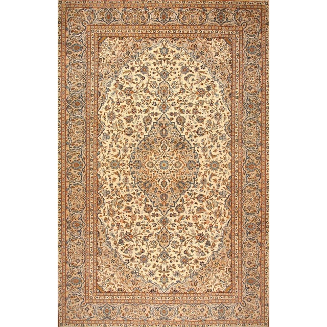 Middle Eastern Rug in Wool For Sale