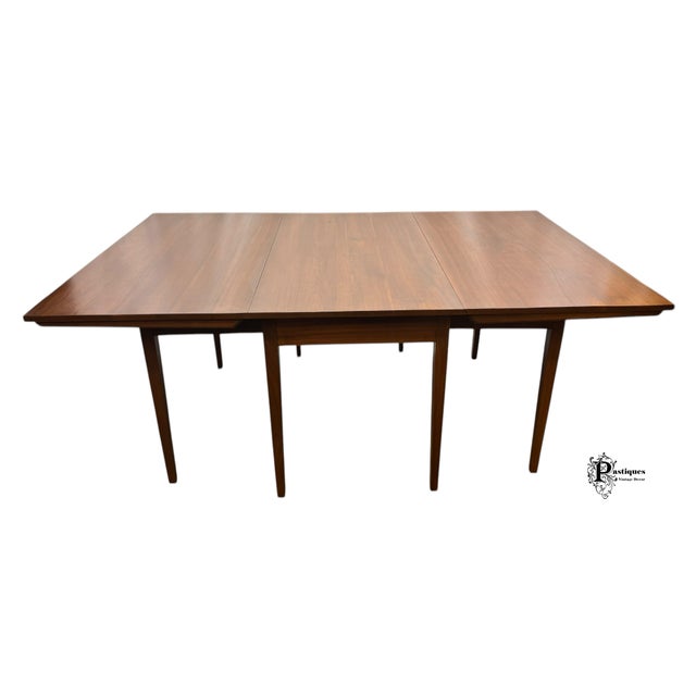 Vintage Traditional Chippendale Style Gate Leg Drop Leaf Dining Table featuring High Quality Mahogany Construction and...