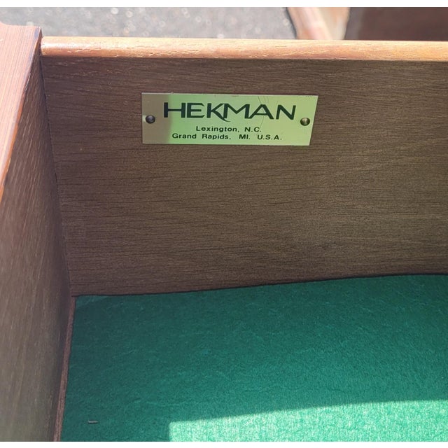 American 1960s Hekman Mahogany Small Chest For Sale - Image 3 of 13
