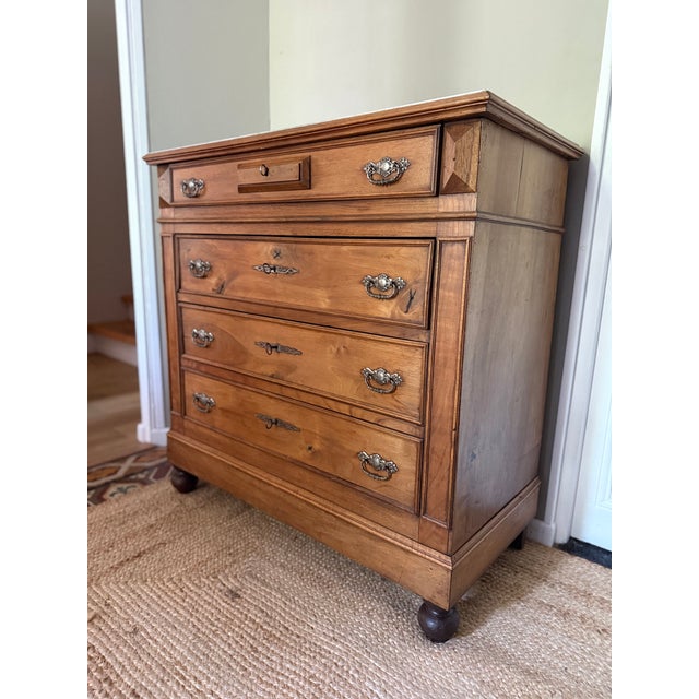 Tan Louis Philippe Commode in Walnut and White-Grey Marble, 19th Century For Sale - Image 8 of 18