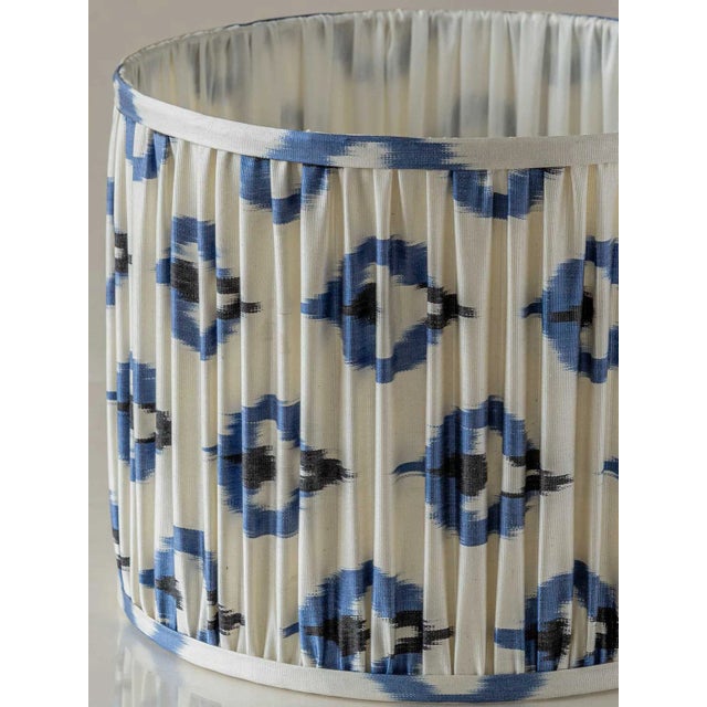 Dutch Delft Blue & White Ceramic Table Lamp with New Pleated Ikat Shade For Sale - Image 5 of 13