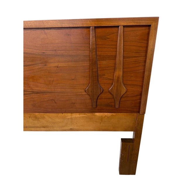 1960s Mid-Century Modern Young Manufacturing Full Size Walnut Headboard For Sale - Image 5 of 6