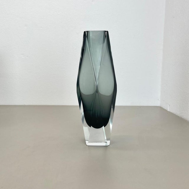 Article: Murano glass vase Origin: Murano, Italy Decade: 1970s Design: Alessandro Mandruzzato This original glass vases...