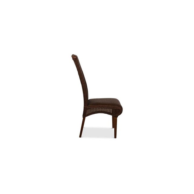 The dining room chair set from Lloyd Loom impresses with its classic design. It successfully combines the dark brown...